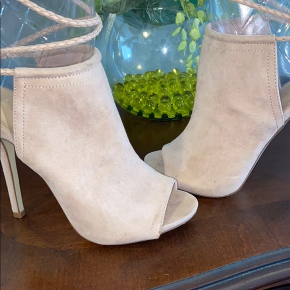 ❤️GIFTED❤️Shoe Dazzle suede peep-toe booties - Picture 3 of 11